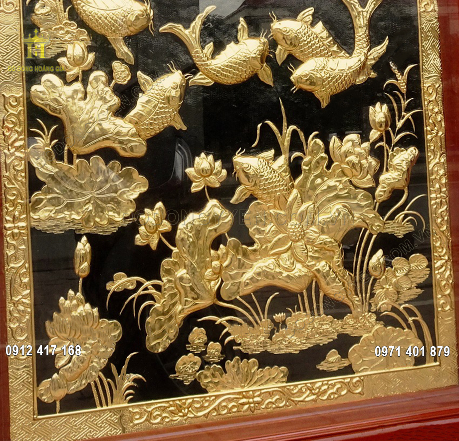 Sản phẩm n&agrave;y l&agrave; một bức tranh mang &yacute; nghĩa phong thủy v&ocirc; c&ugrave;ng s&acirc;u sắc, được nhiều người ưa chuộng, bởi h&igrave;nh ảnh c&aacute; ch&eacute;p đại diện cho sự thăng tiến trong sự nghiệp v&agrave; kinh doanh